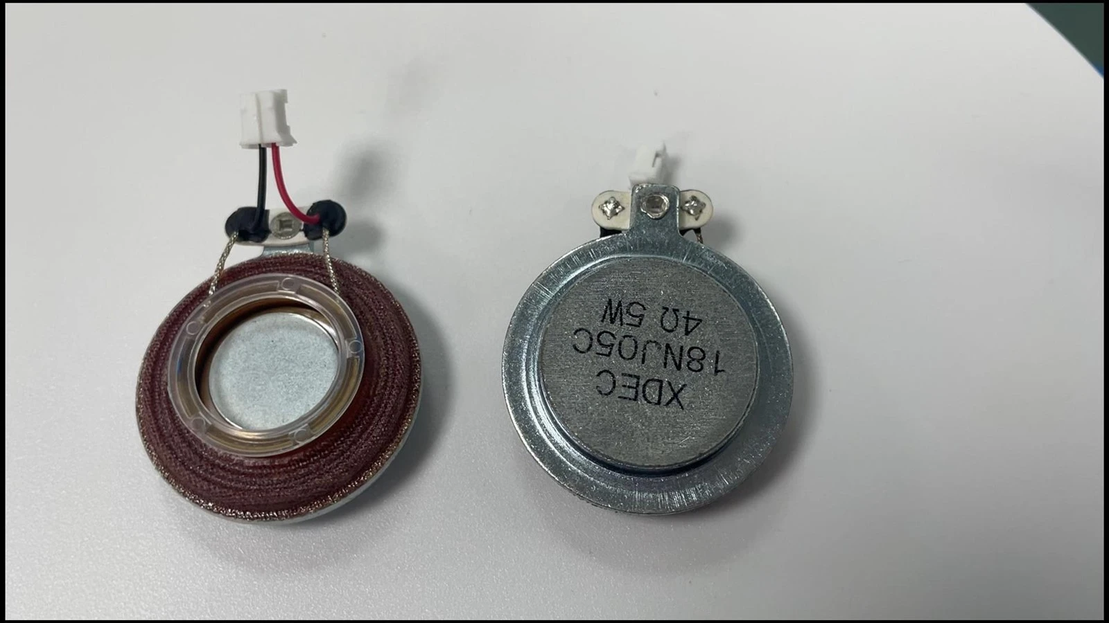XDEC vibrating speaker
